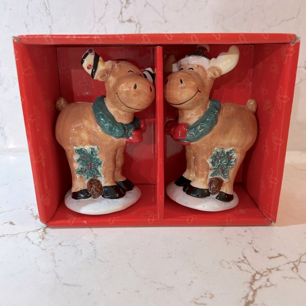Lifestyles Hand painted Christmas Moose Salt and Pepper Shakers